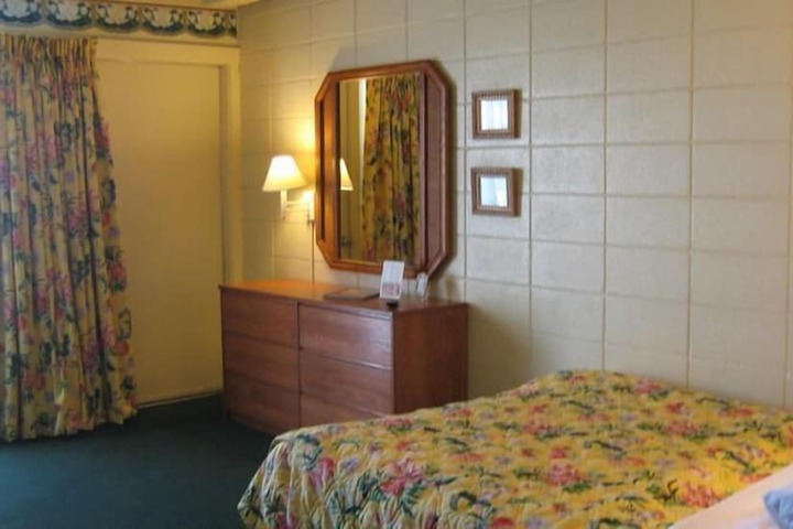 Room 12 of 16