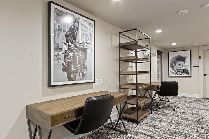 Business Center 118 of 123
