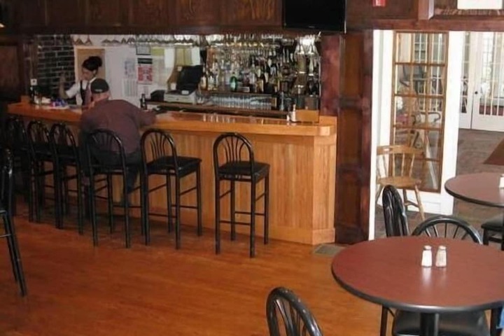 Lounge 43 of 45