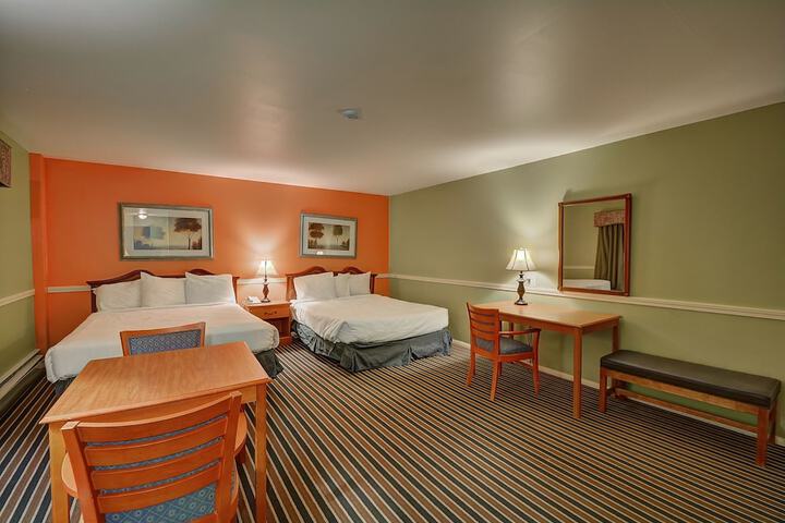 Colonial Motel