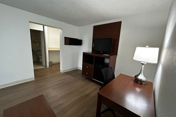 Room 11 of 26