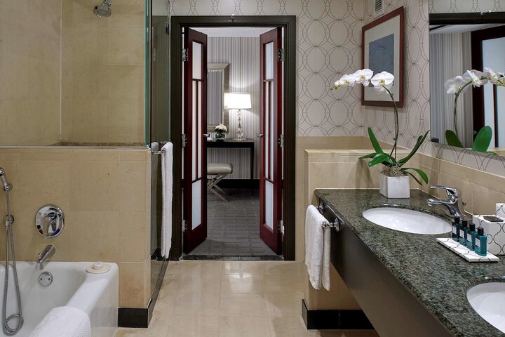 Room 44 of 107