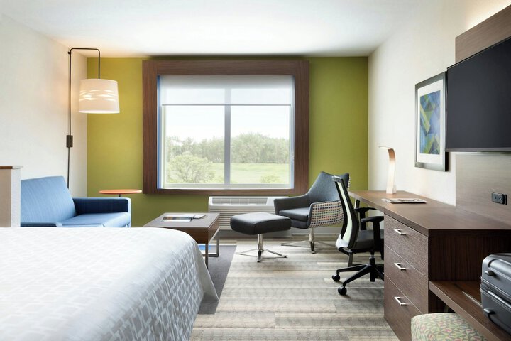Holiday Inn Express & Suites La Grange by IHG