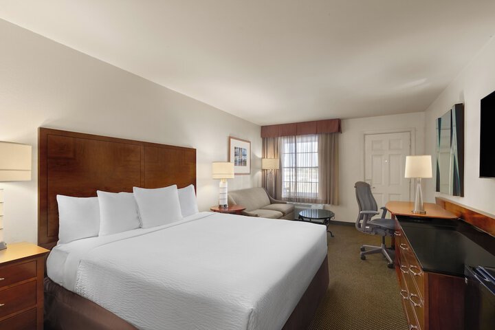 Room 17 of 37