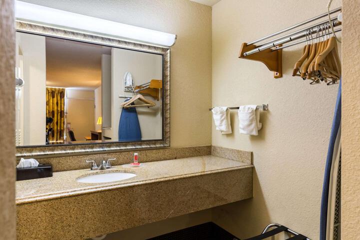 Econo Lodge Baytown