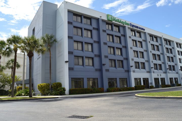 Holiday Inn Express & Suites Miami - Hialeah by IHG