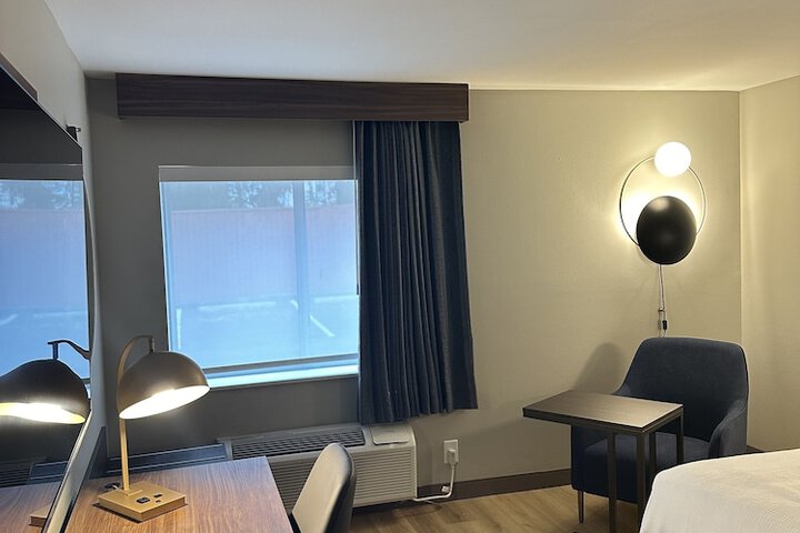 Room 25 of 99