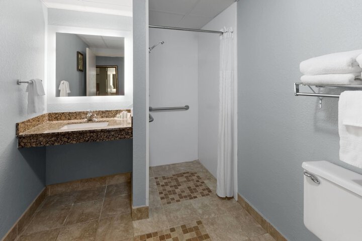 AmericInn by Wyndham Chippewa Falls