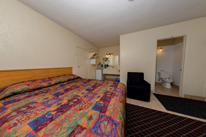 Room 11 of 16