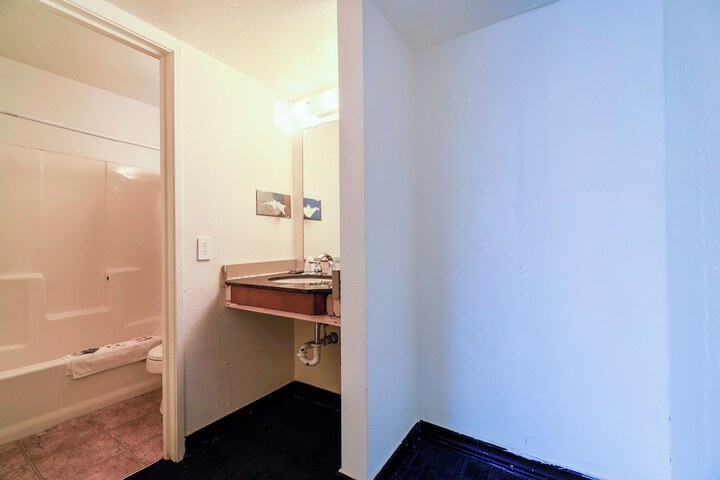 Room 66 of 123