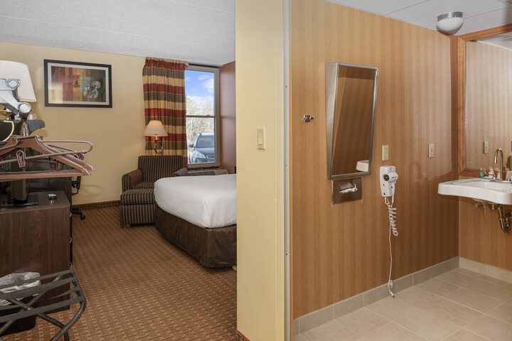 Room 15 of 37