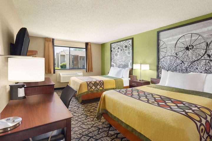 Super 8 by Wyndham Ankeny / Des Moines Area