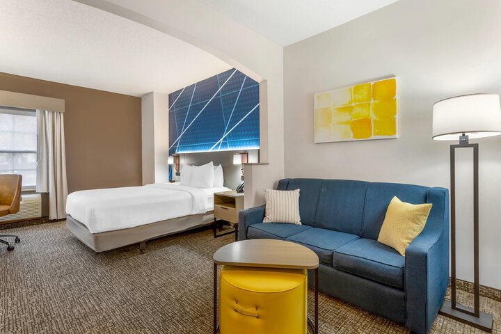 Comfort Suites East Brunswick - South River