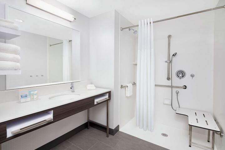 Room 18 of 28