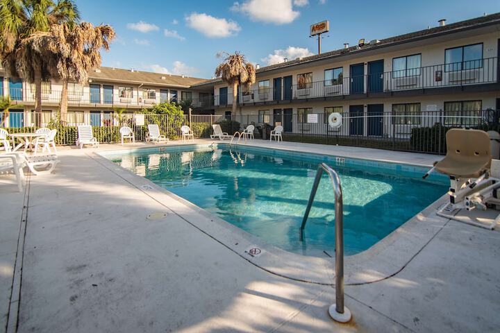 Pool 8 of 45