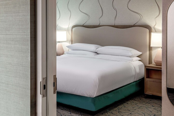 DoubleTree by Hilton Chicago - North Shore Conference Center