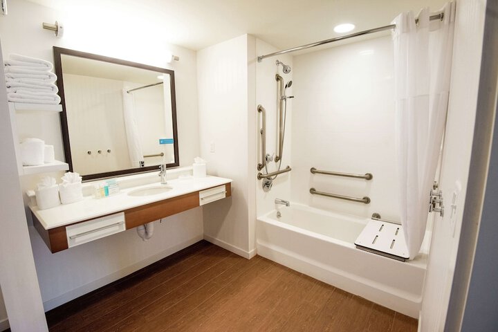 Hampton Inn and Suites Manchester