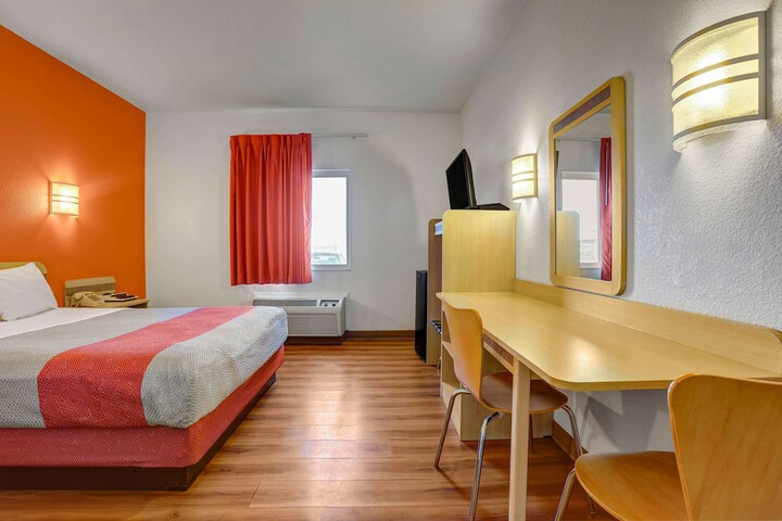 Room 15 of 48