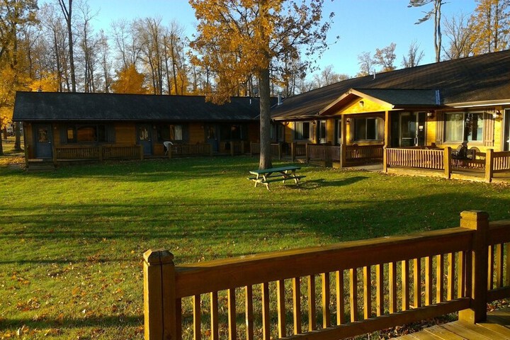 Horseshoe Bay Lodge