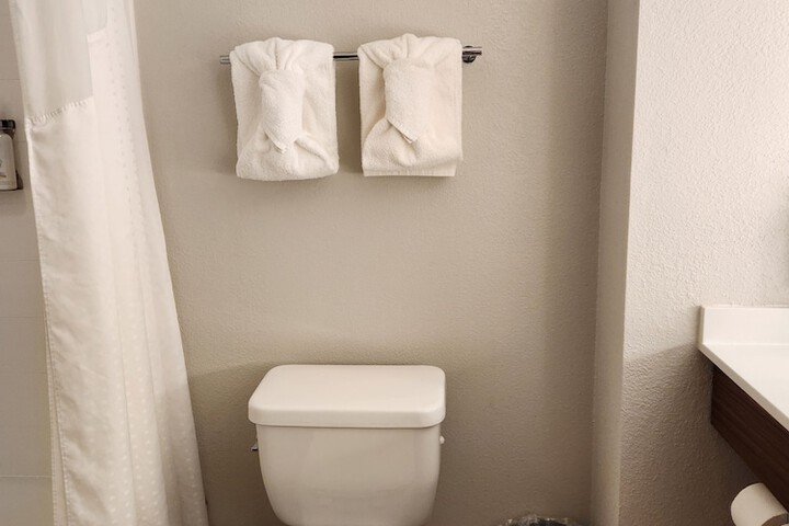 Room 25 of 38