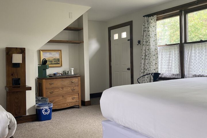 Room 250 of 294