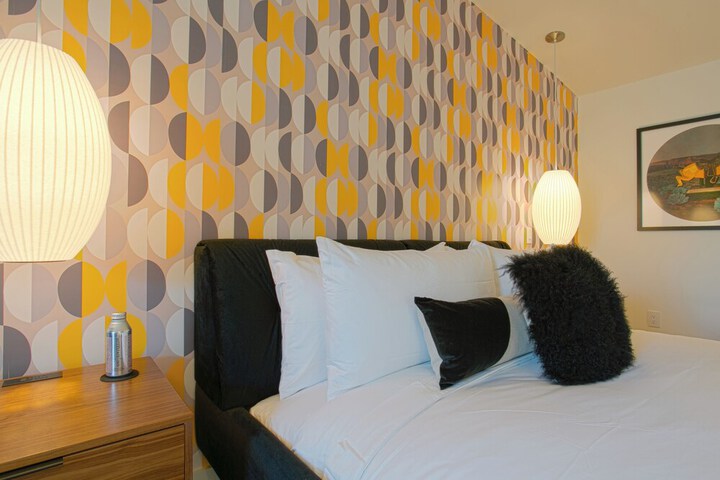 Room 25 of 28