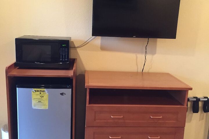 Room 33 of 60