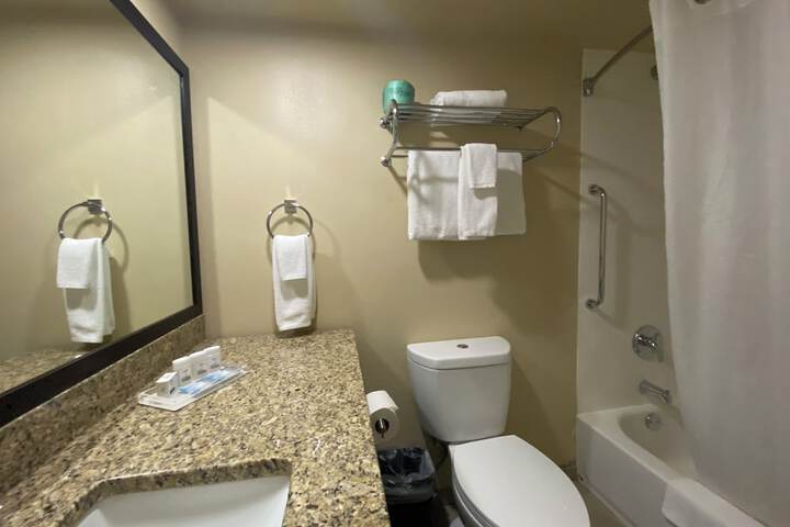Room 32 of 38
