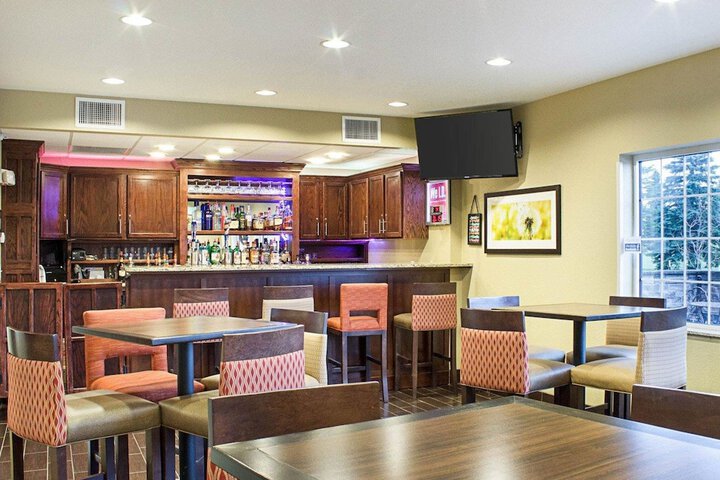 Comfort Suites Minot South
