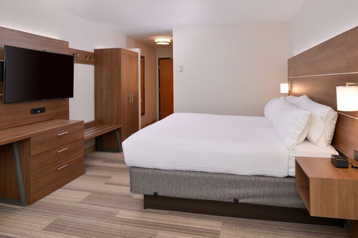 Room 28 of 46