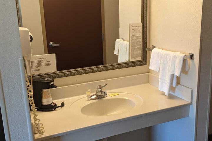 Heritage Inn & Suites