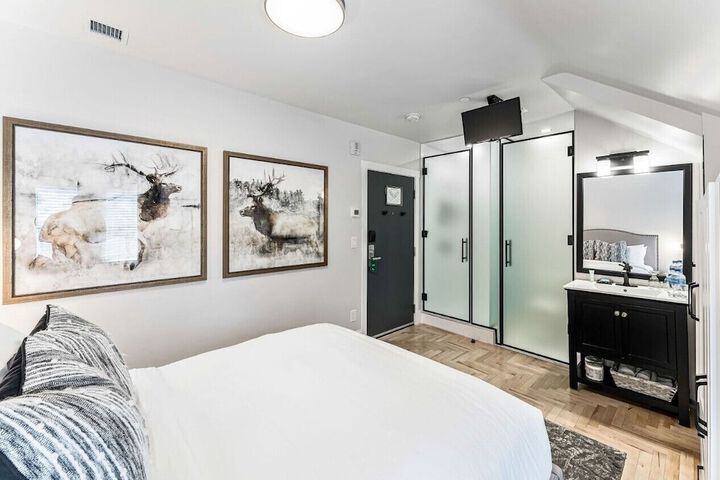 Room 42 of 63