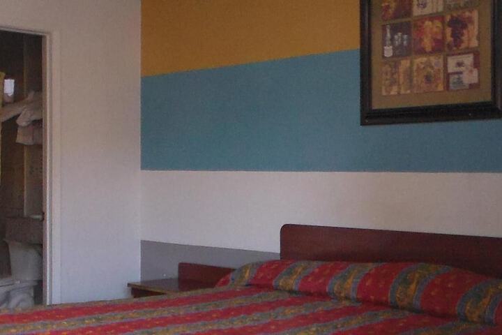 Room 10 of 30
