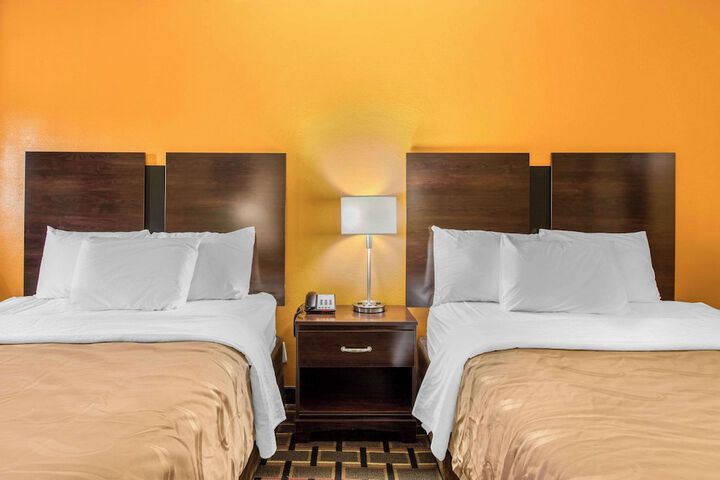 Room 34 of 47