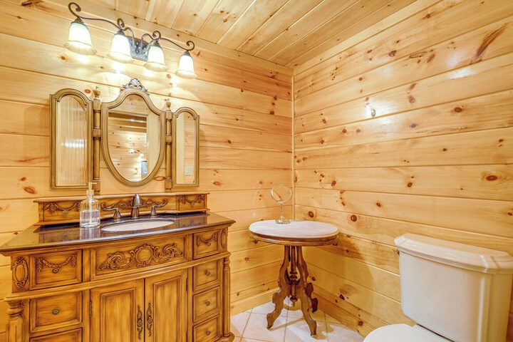 Hike Fish & Golf: Burnsville Retreat w / Deck!