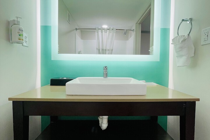 Room 40 of 61