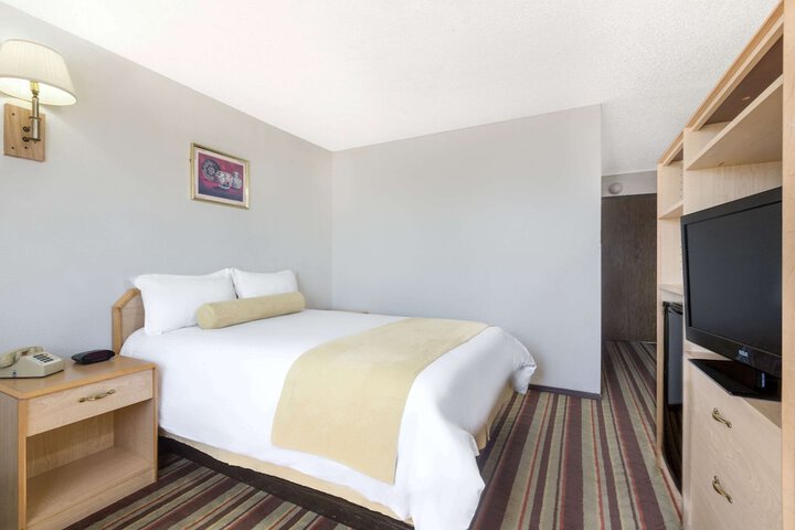Room 7 of 17