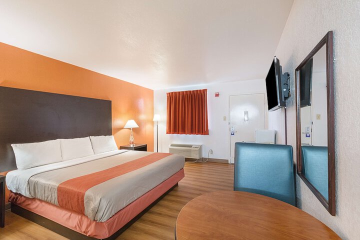 Room 35 of 48