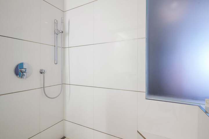 Room 63 of 136