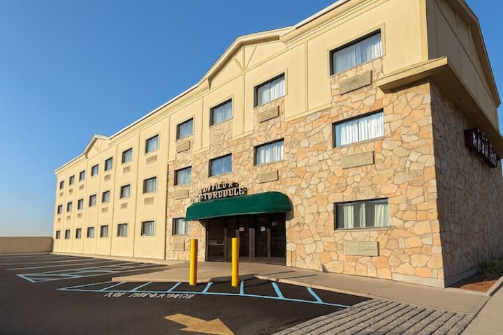 The Floral Park Motor Lodge