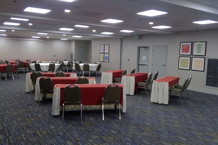 Holiday Inn Express Hotel & Suites Tracy by IHG