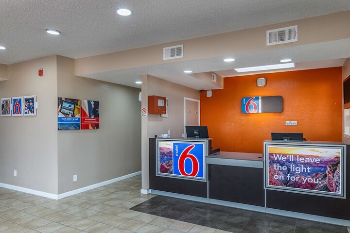 Motel 6 Waxahachie TX