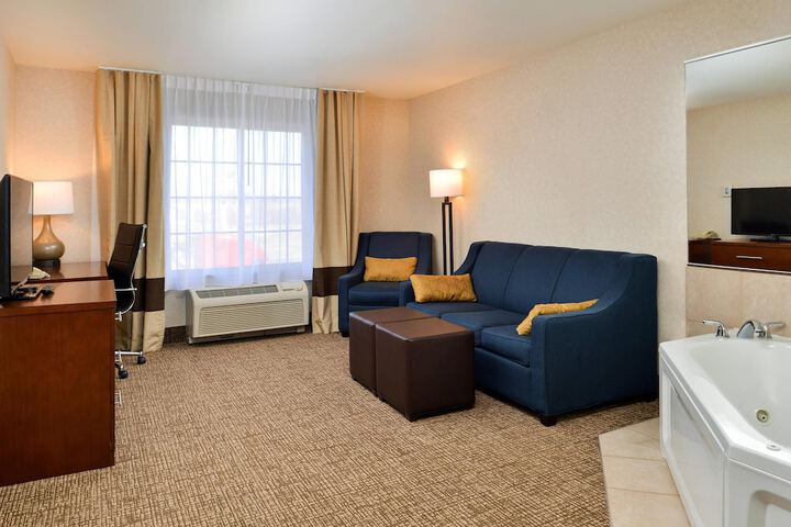 Comfort Inn & Suites Madison North