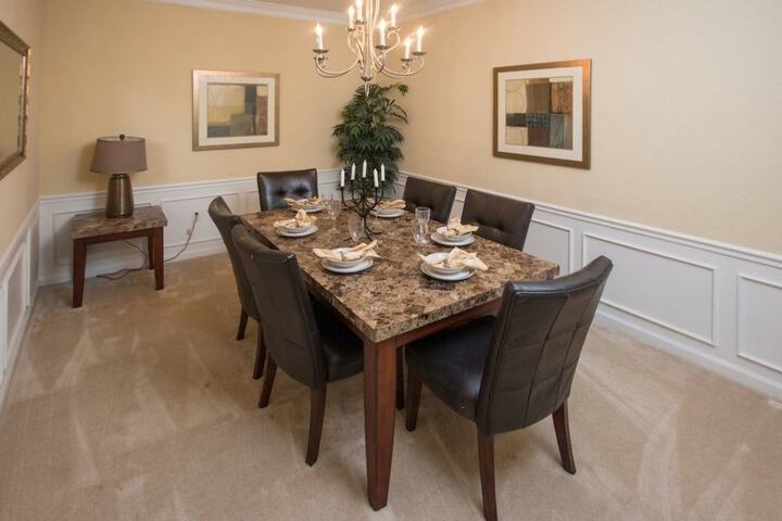 Dining 13 of 15