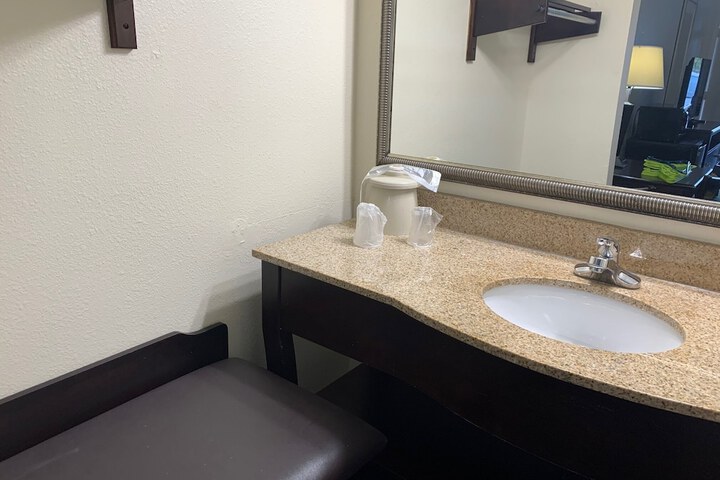Room 9 of 33