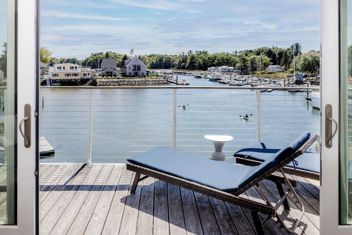 The Boathouse Waterfront Hotel & Marina