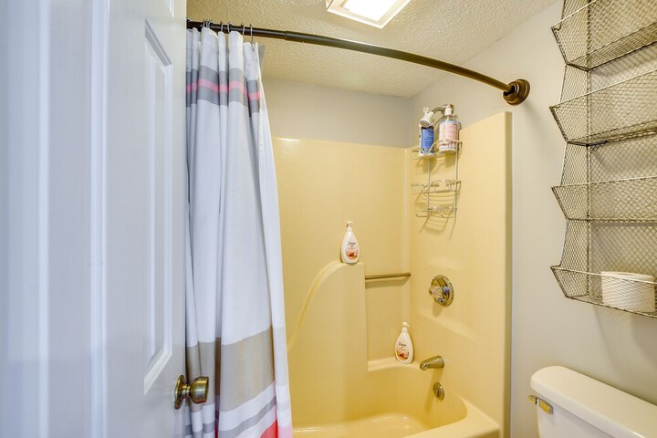Little River Condo w / Pool Access - Near Beaches!