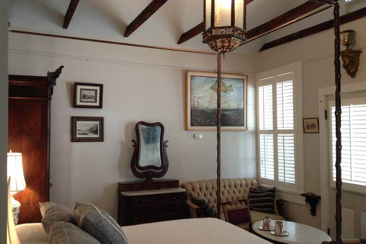 Room 17 of 32