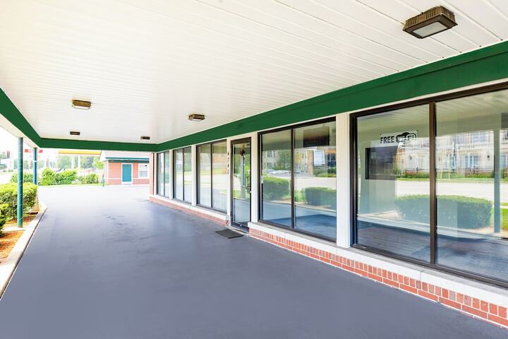 Manor Motel by OYO Near Oak Brook / Chicago Westchester