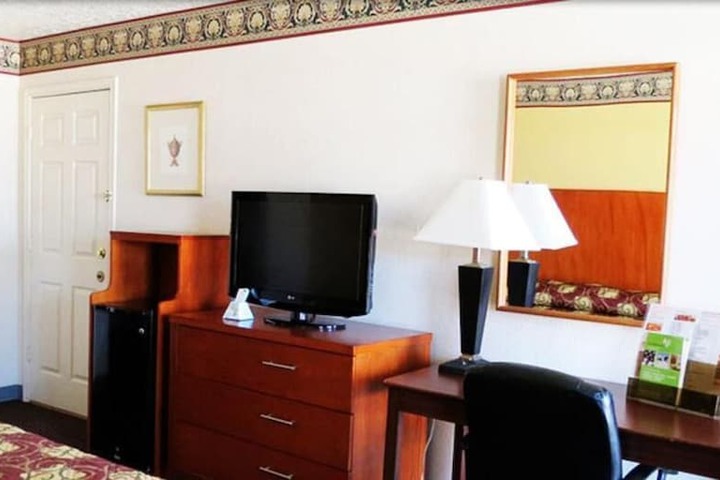 Winnie Inn Suites & RV Park
